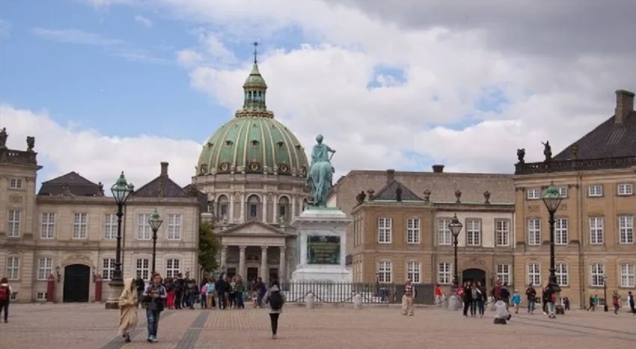 Kur'an-ı Kerim ve Türk bayrağına saldırdılar