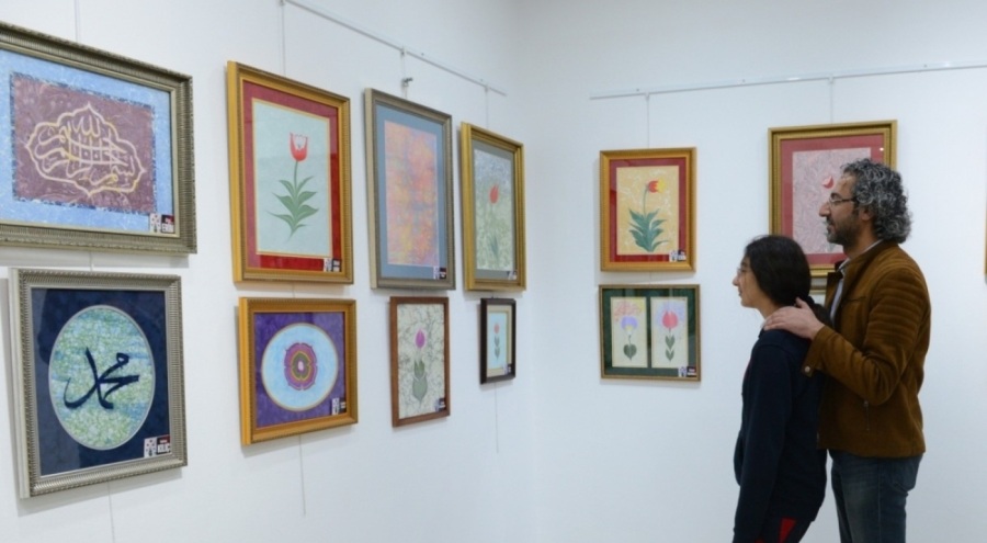 Bursa Nilüfer'de kursiyerlerin ebru sergisi
