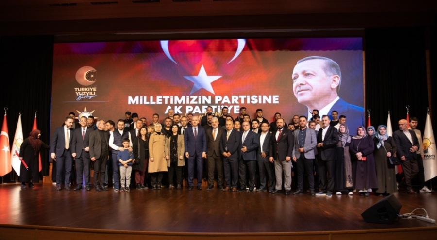 Zafer Partisi'nden istifa eden 300 kişi, törenle AK Parti'ye katıldı