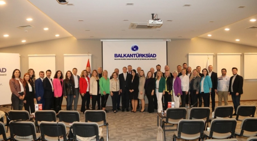 BALKANTÜRKSİAD'dan üyelerine 'iş hayatında protokol' eğitimi verildi