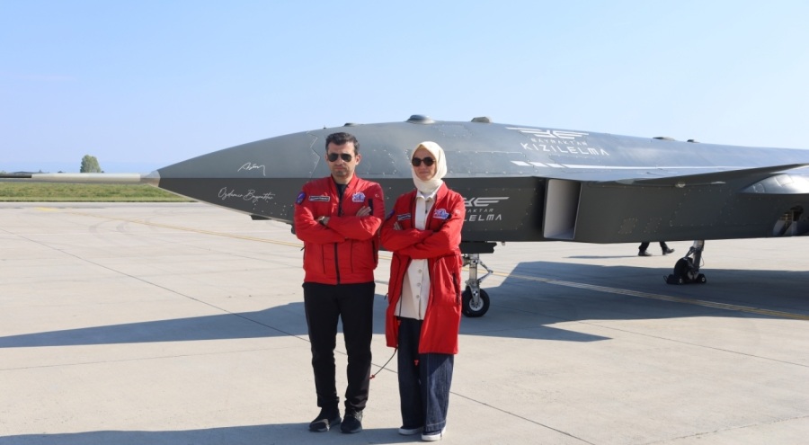 TEKNOFEST'te insanlı ve insansız savaş uçakları birlikte uçtu