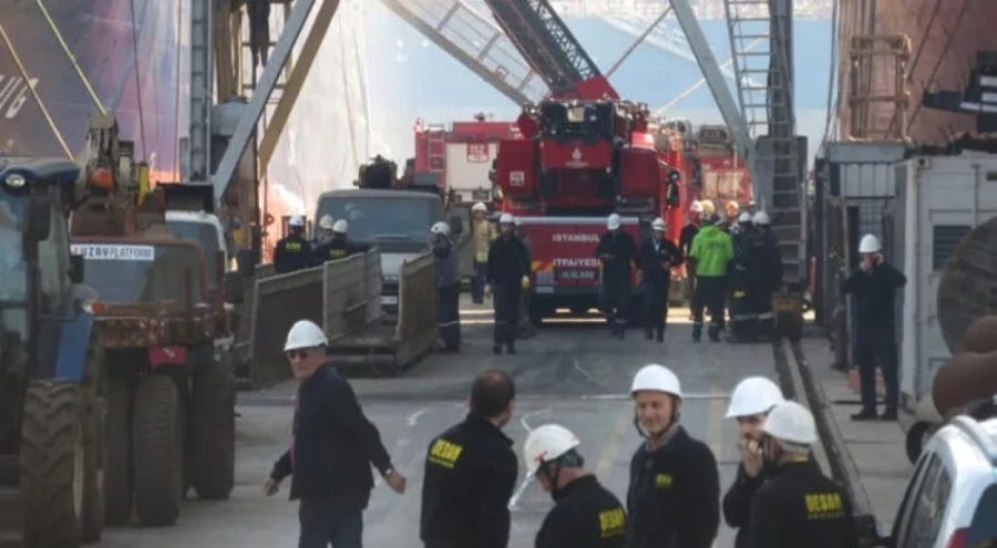 Tuzla'da gemide yangın çıktı
