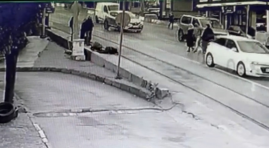 Bursa'da karayolundan karşıya geçen vatandaş ölümden döndü