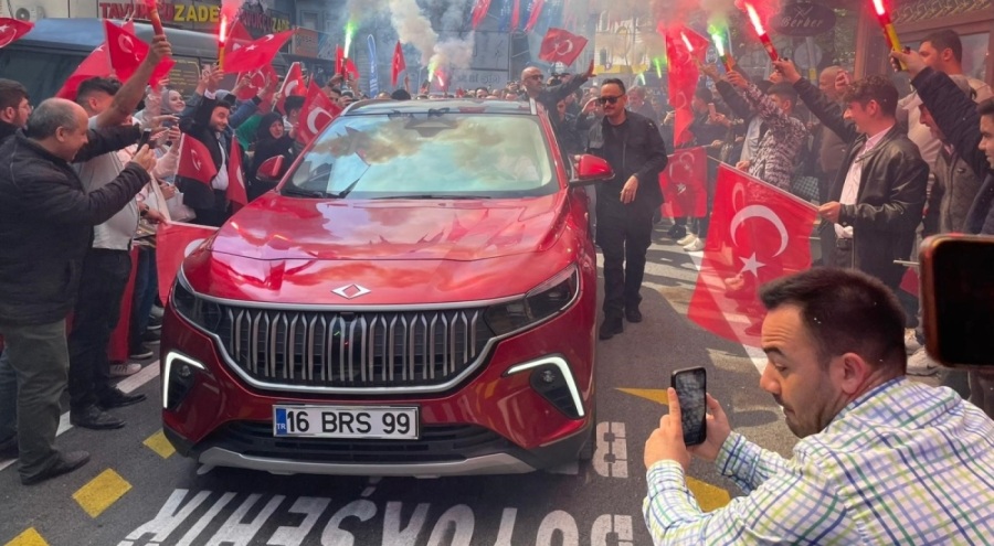 Sanayi ve Teknoloji Bakanı Varank, Togg'la Bursa İnegöl'e geldi