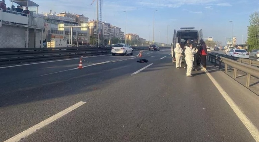 Bakırköy'de  45 yaşındaki adam D-100'ü karıştırdı! Özel kıyafetler giyerek müdahale ettiler