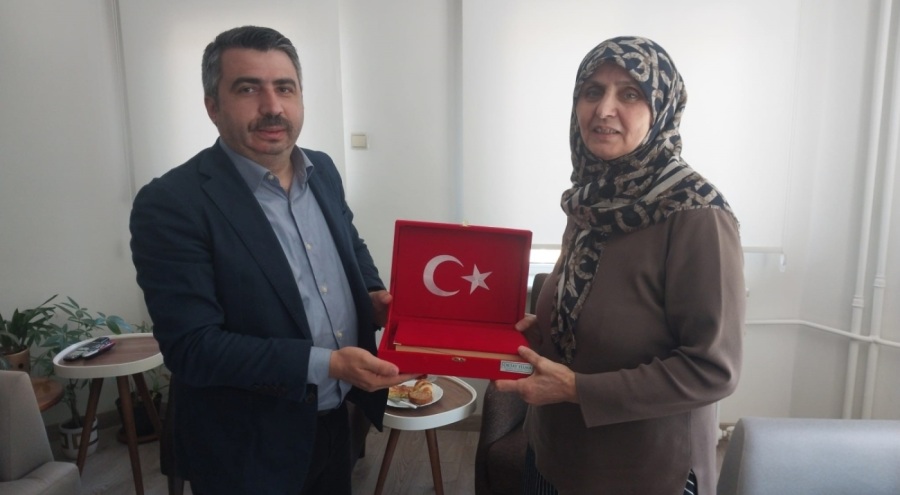 Bursa Yıldırım Belediye Başkanı Yılmaz'dan şehit ailesine ziyaret