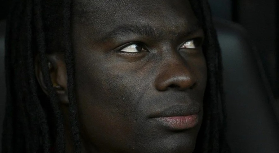 Taraftarlardan Gomis tepkisi