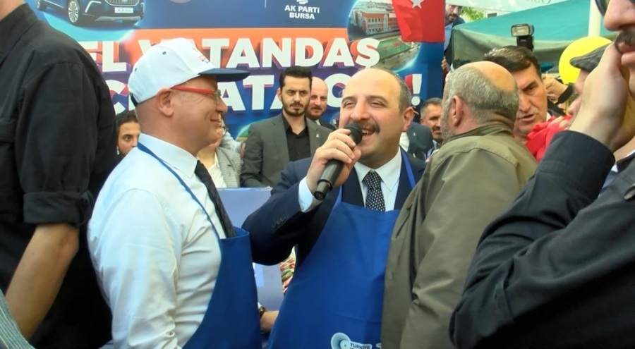 Bakan Varank Bursa'da 'gel vatandaş' diye bağırdı