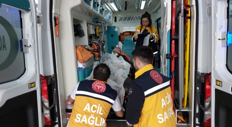 Borcunu istedi diye bıçaklandı