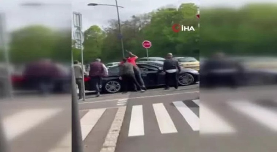 Fransa'da Türk seçmenlerin aracına saldırı