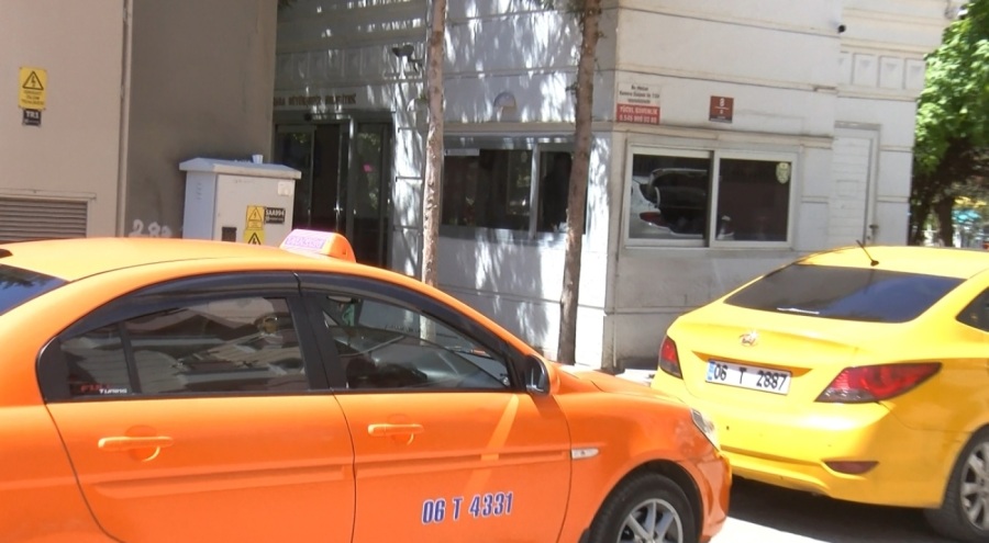 Engelli durak çalışanına 'taksi yok' diye saldırdı