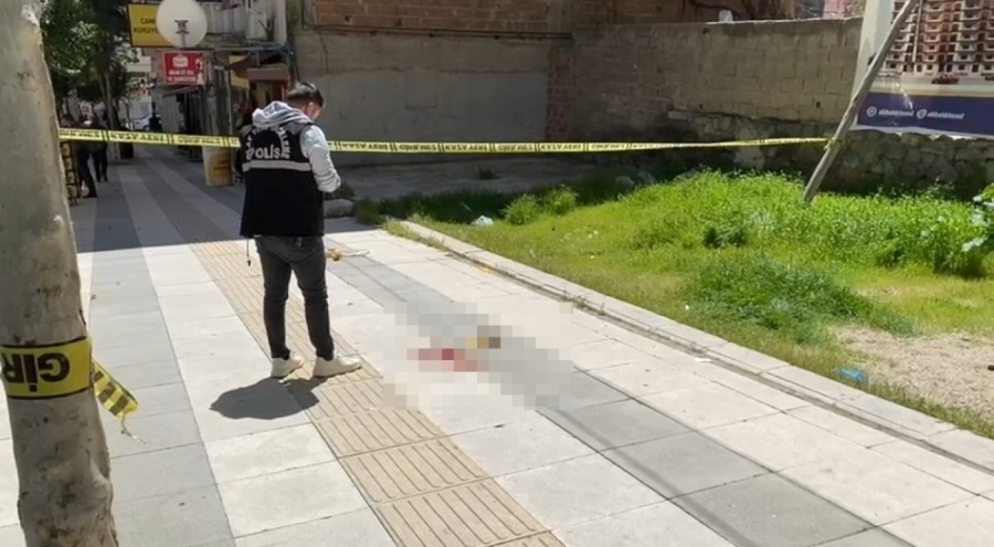 Caddede tartıştığı kişi tarafından vuruldu