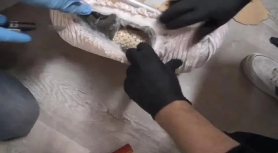İstanbul'da çeyiz sandığından uyuşturucu haplar çıktı