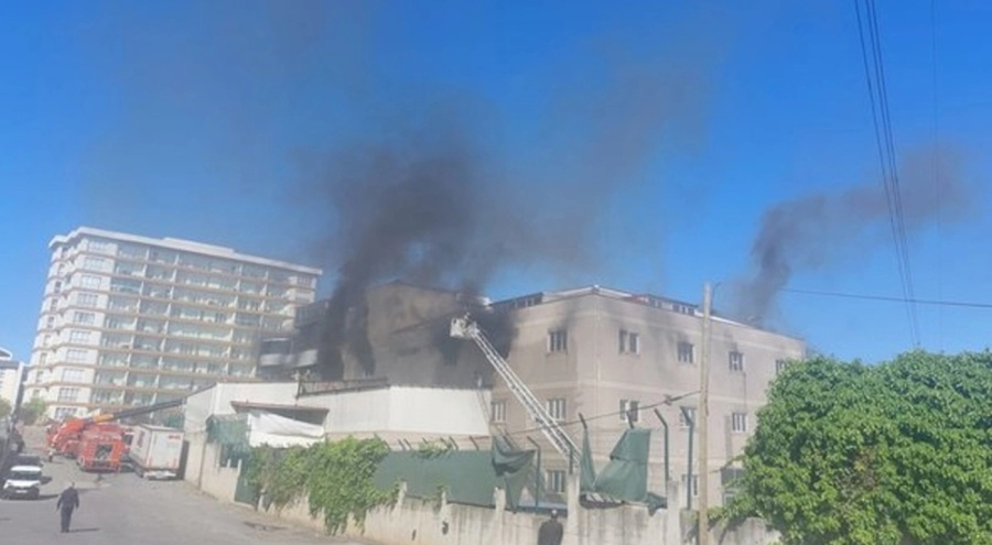 İstanbul'da mobilya fabrikasında yangın