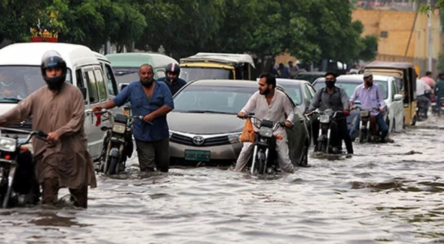 Pakistan'da şiddetli yağışlarda ölü sayısı 14'e çıktı