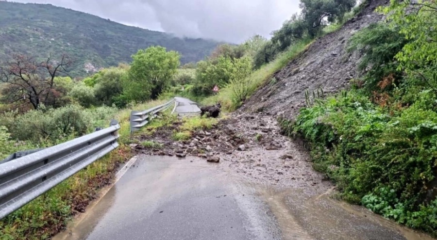 İtalya'da şiddetli yağış, sel ve toprak kaymasına yol açtı