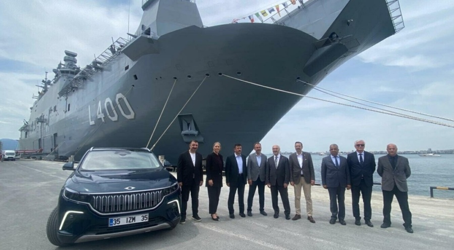 Bakan Kasapoğlu, TCG Anadolu'yu ziyaret etti