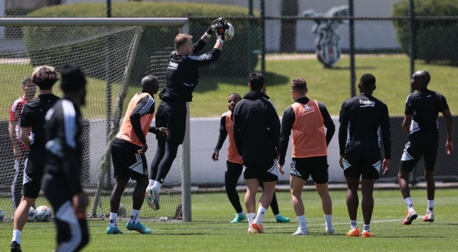 Beşiktaş çift kale maç yaptı