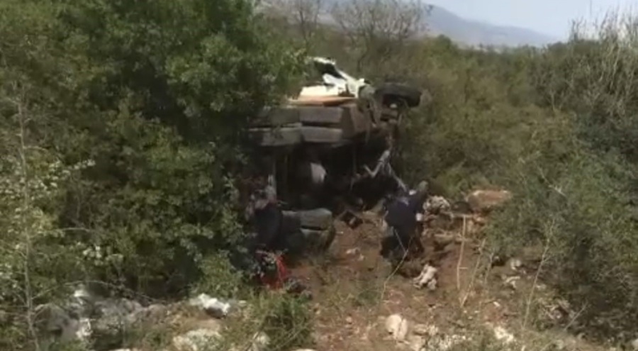 Bursa'da freni patlayan kamyon şarampole uçtu!