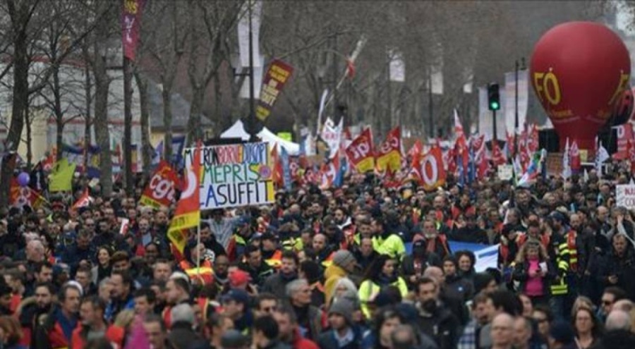 Fransa'da emeklilik yaşını 62'ye düşürmeye yönelik referanduma ret