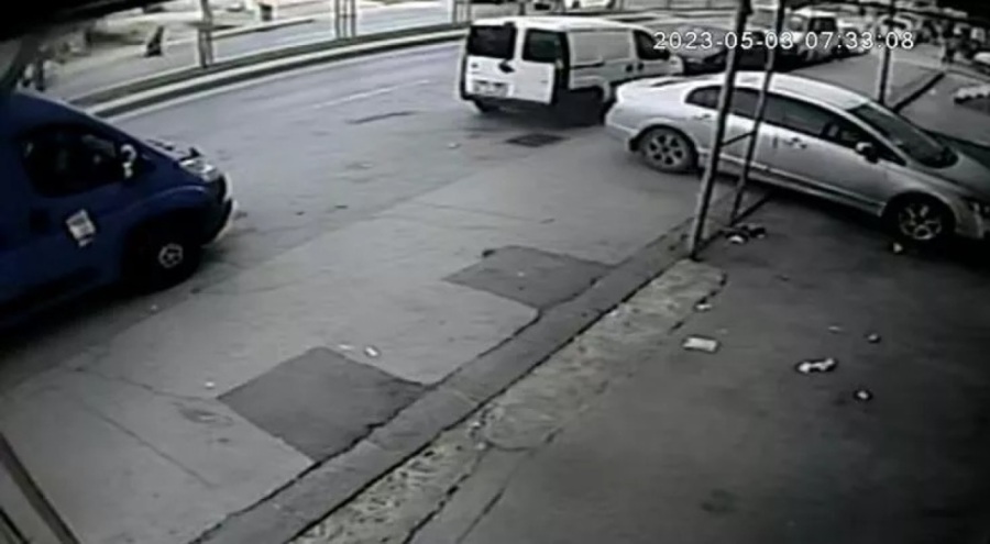 Yolda yürürken tanımadığı kişi saldırdı