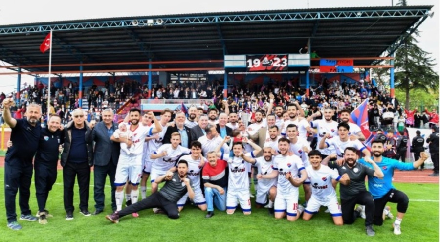 Mustafakemalpaşaspor Belediye'den şampiyonluk kupası