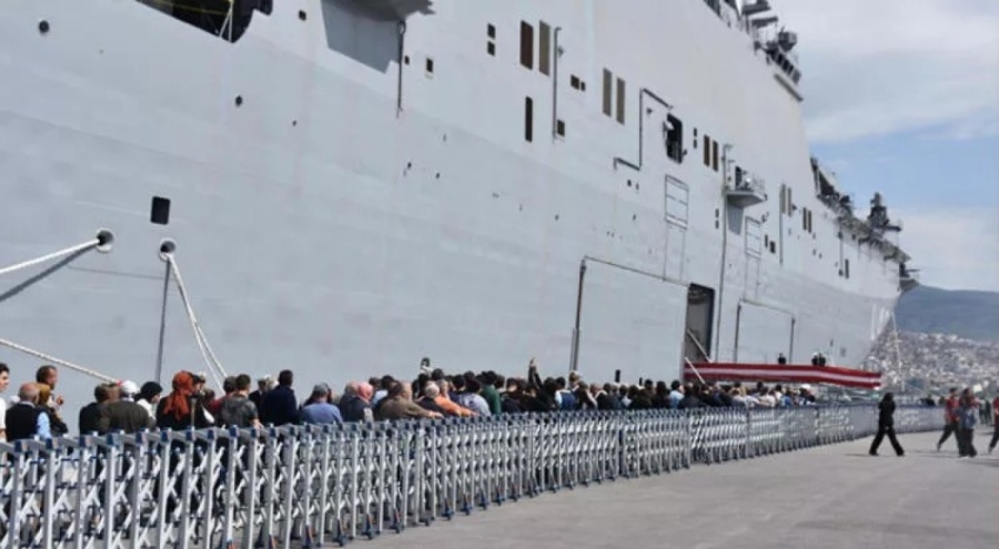 TCG Anadolu'ya İzmir'de yoğun ilgi!