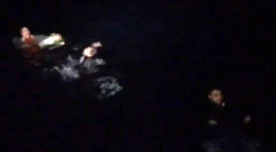 Yunanistan'ın geri ittiği tekne battı: 1 kişi hayatını kaybetti, bebek ve annesi aranıyor