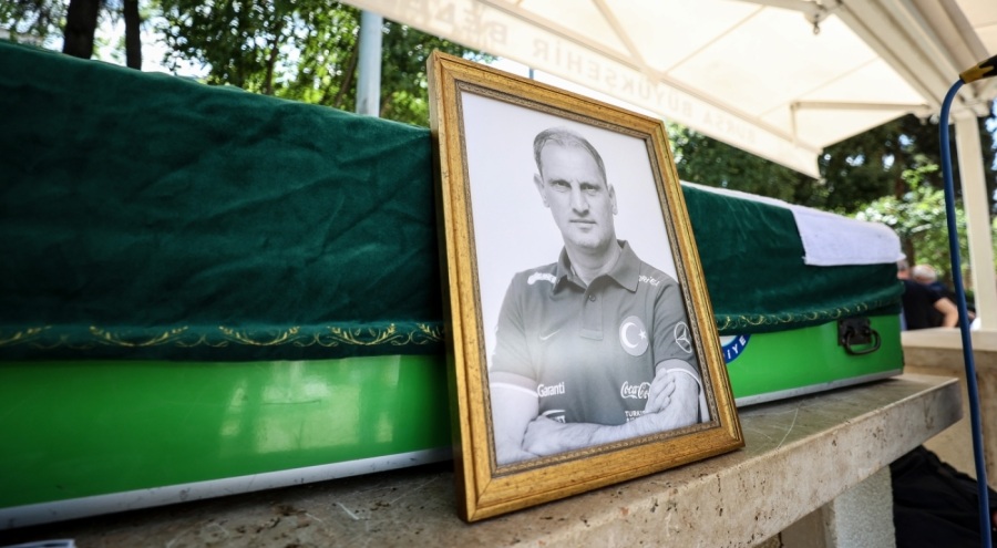 Bursasporlu eski futbolcu Ergin Parlar son yolculuğuna uğurlandı