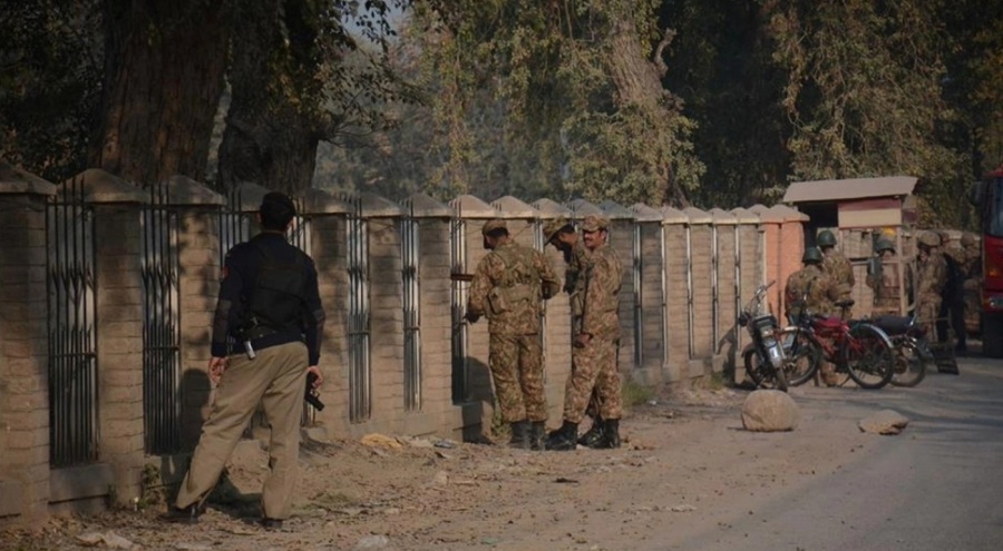 Pakistan'da okula saldırı: 7 öğretmen hayatını kaybetti