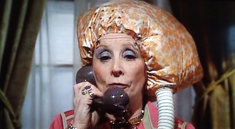 Ünlü İngiliz oyuncu Maria Charles yaşamını yitirdi