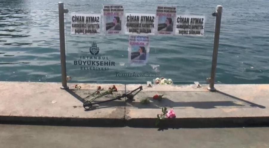 Kadıköy'de sokak müzisyeninin öldürüldüğü yere çiçek ve müzik aletleri bırakıldı