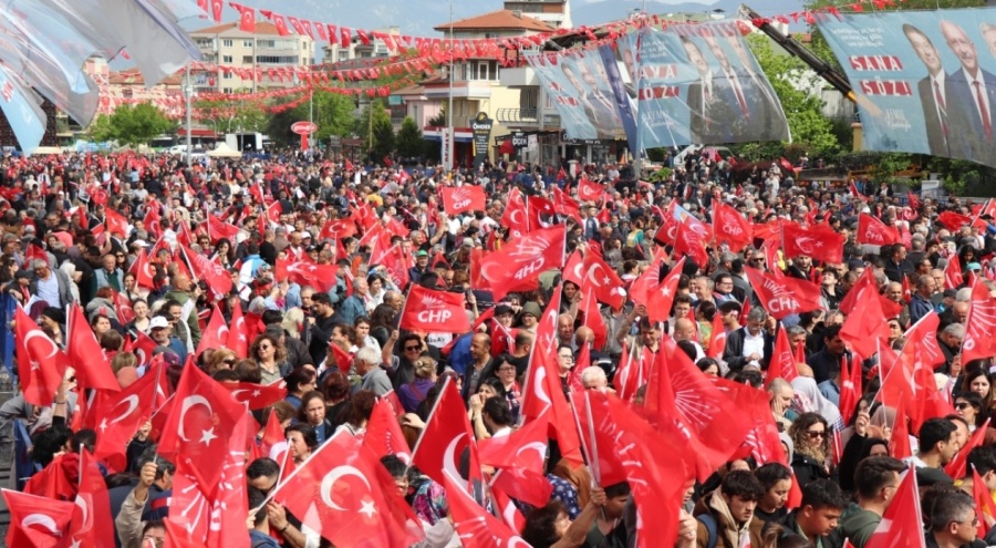 CHP'de istifa depremi
