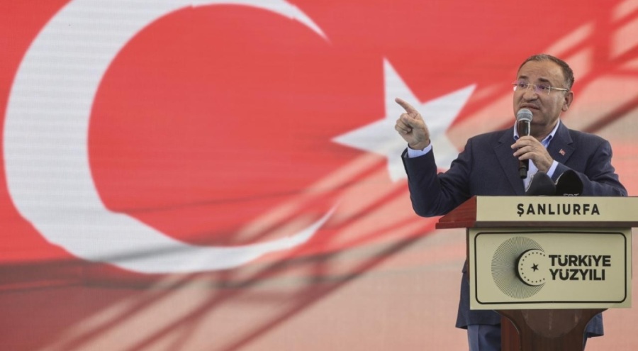 Bozdağ'dan The Economist'e: Sana ne Erdoğan'ın gidip gitmeyeceğinden