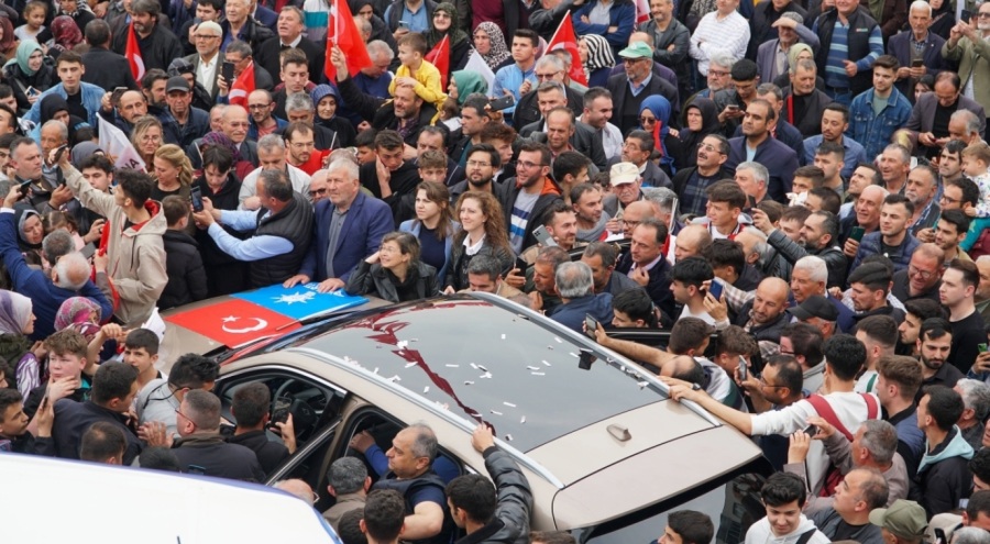 Togg Mustafakemalpaşa'da yolların tozunu attı
