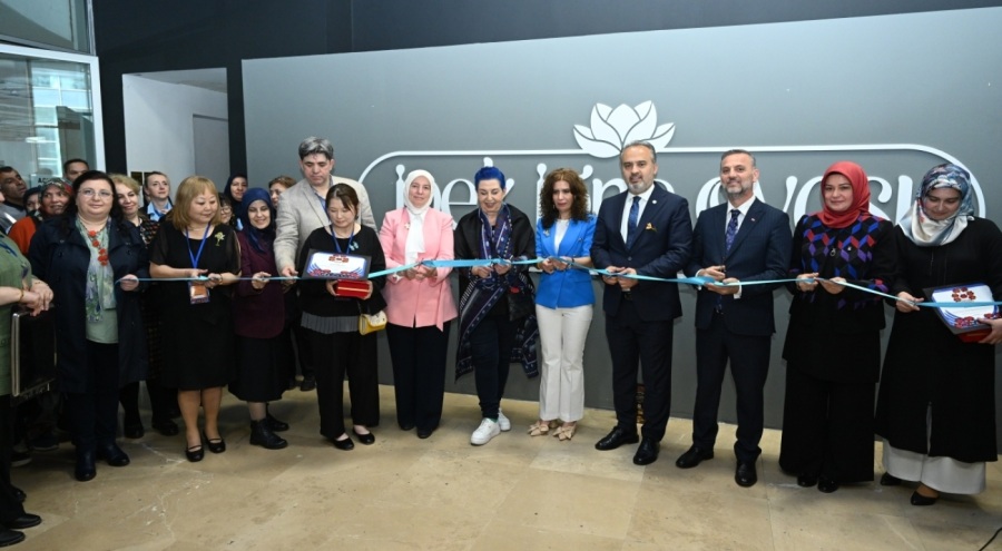 Bursa'da  'Uluslararası İpek İğne Oyası Festivali'nin üçüncüsü gerçekleştirildi