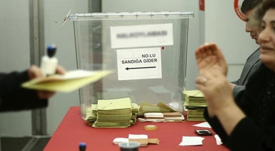 YSK, Almanya'da oy veren seçmenin Türkiye'de ikinci kez oy kullanamayacağına karar verdi