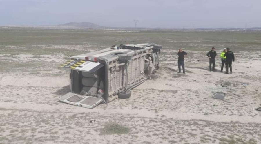 Konya'da öğrenci servisi devrildi: 11 yaralı