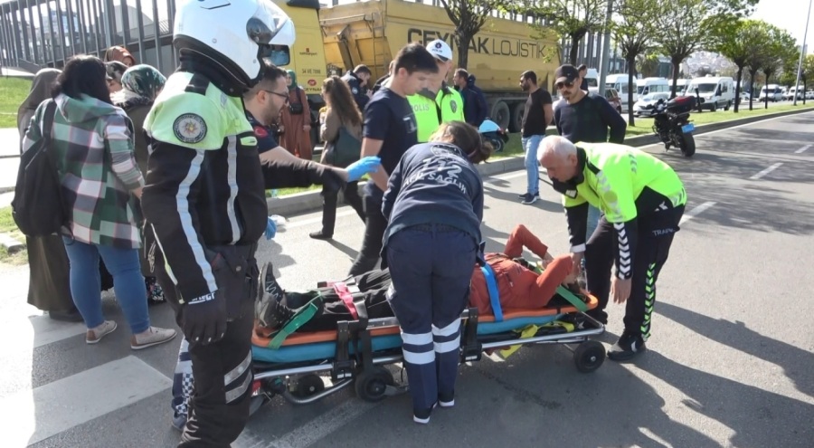 Samsun'da  motosiklet yayaya çarptı