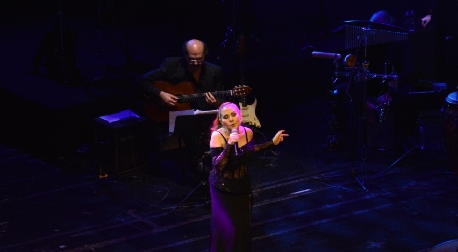 Ünlü şarkıcı Nilüfer Bursa'da konser