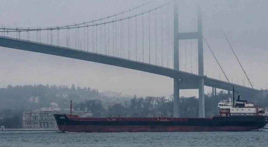 İstanbul Boğazı'nda gemi trafiği çift yönlü durduruldu