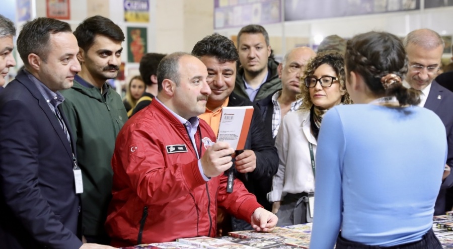 Sanayi ve Teknoloji Bakanı Varank, Bursa 20. Kitap Fuarı'nı ziyaret etti