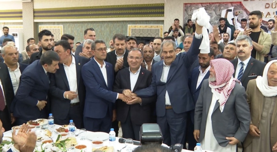 Bakan Bozdağ 'kan davalı' iki aileyi barıştırdı