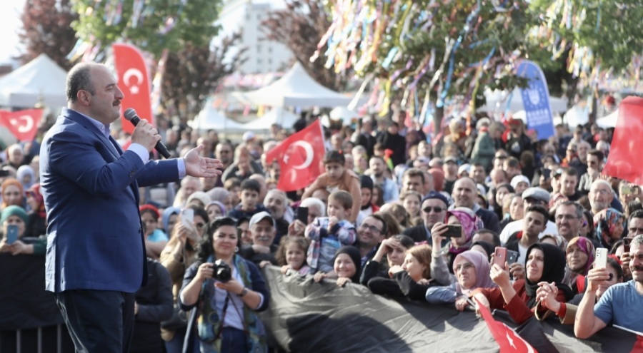 AK Parti Bursa milletvekili adayı Bakan Varank Bursa'da Hıdırellez Şenliği'ne katıldı