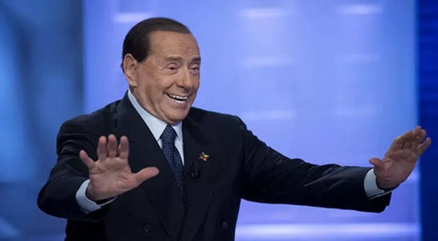 Bir aydır hastanede yatan Berlusconi'den mesaj