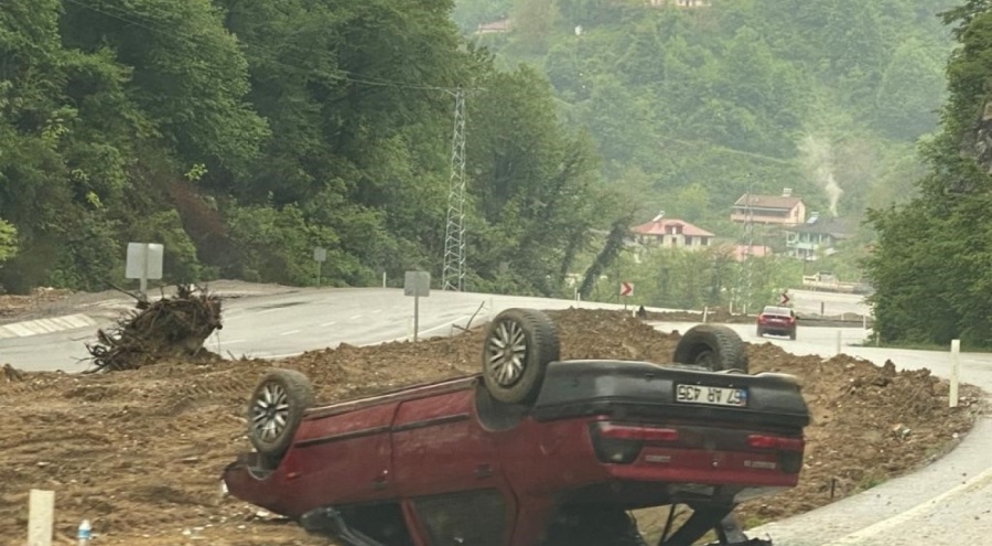 Yağışlı hava kazaya neden oldu