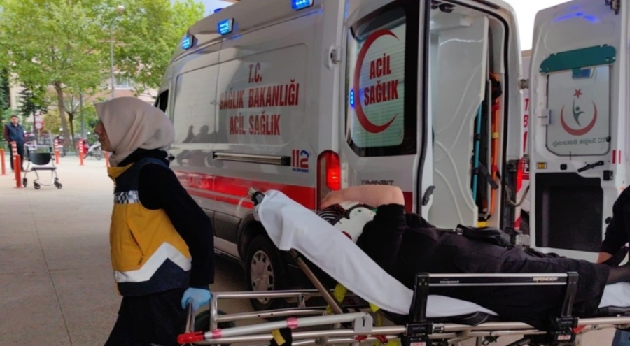 Bursa'da iki otomobil çarpıştı çok sayıda yaralı var