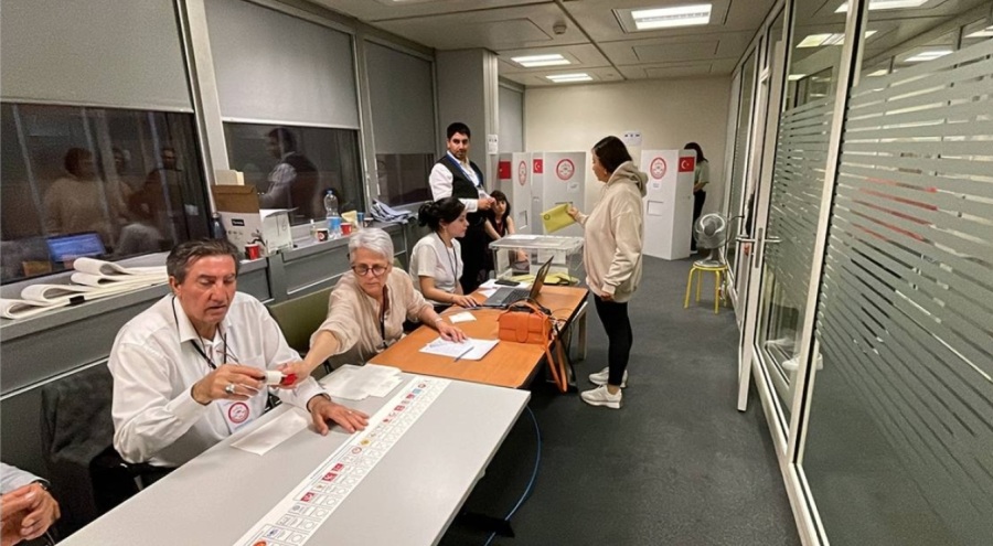 Avrupa'da Türkiye'deki seçimler için birçok noktada oy kullanma işlemi sona erdi