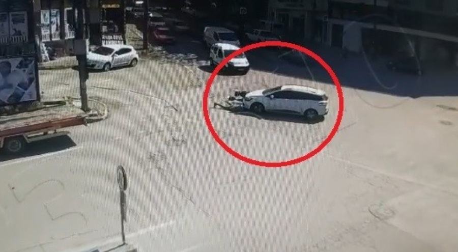 Bursa'da motosikletli sürücü otomobilin altında kalmaktan son anda kurtuldu