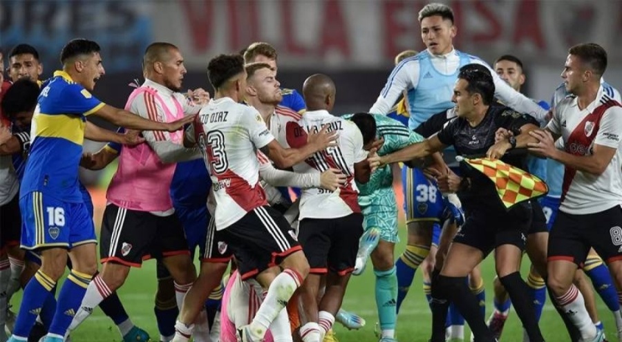 Derbide ortalık karıştı; 7 kırmızı kart çıktı!